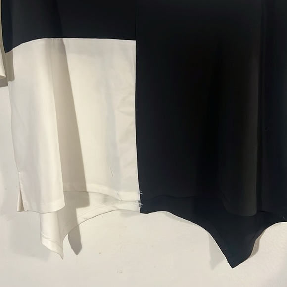 1ère Avenue black/cream 3/4 sleeve handkerchief hem top - Picture 7 of 9